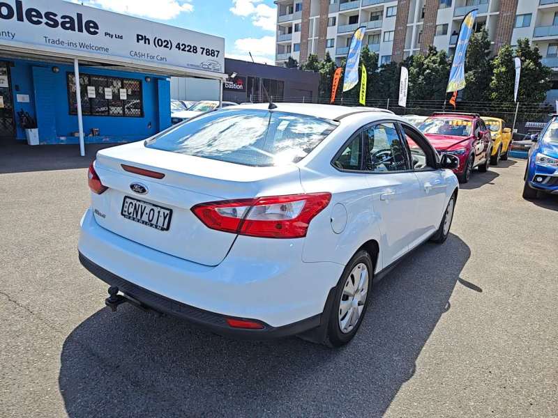 2013 FORD FOCUS AMBIENTE, auto, low kilometers, $ 6999 Cheap reliable 1st car.
