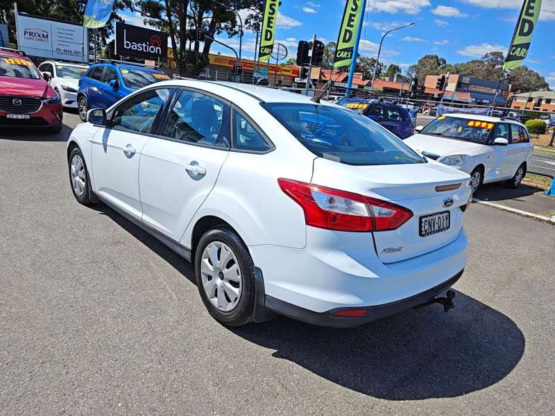 2013 FORD FOCUS AMBIENTE, auto, low kilometers, $ 6999 Cheap reliable 1st car.