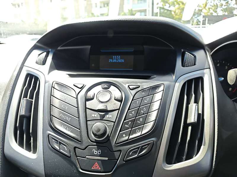2013 FORD FOCUS AMBIENTE, auto, low kilometers, $ 6999 Cheap reliable 1st car.
