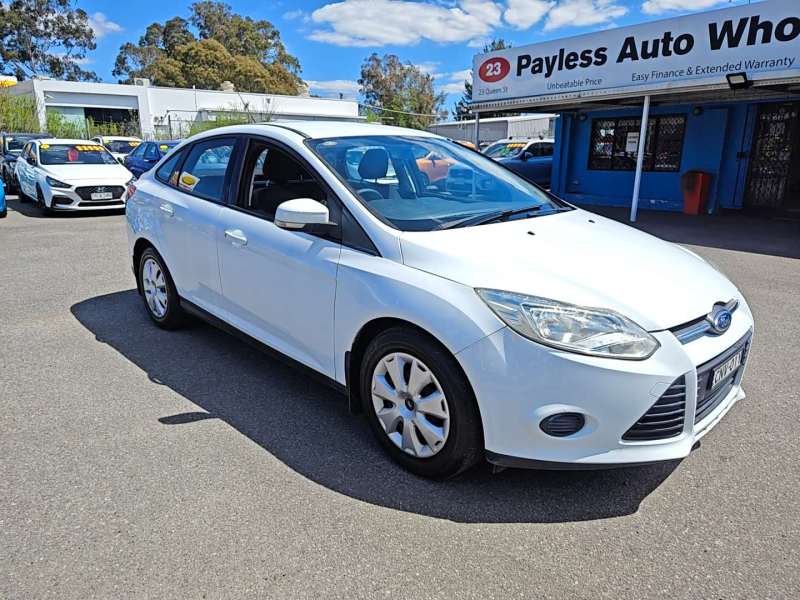 2013 FORD FOCUS AMBIENTE, auto, low kilometers, $ 6999 Cheap reliable 1st car.