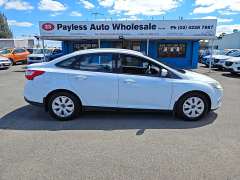 2013 FORD FOCUS AMBIENTE, auto, low kilometers, $ 6999 Cheap reliable 1st car.