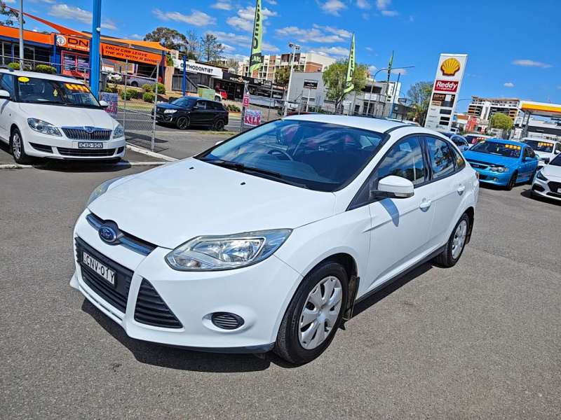 2013 FORD FOCUS AMBIENTE, auto, low kilometers, $ 6999 Cheap reliable 1st car.