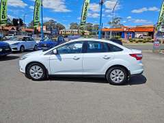 2013 FORD FOCUS AMBIENTE, auto, low kilometers, $ 6999 Cheap reliable 1st car.