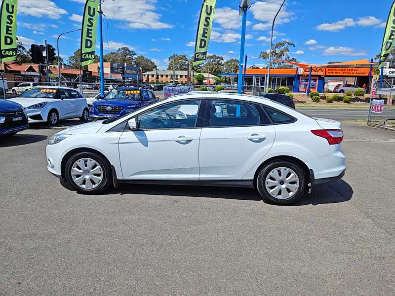 2013 FORD FOCUS AMBIENTE, auto, low kilometers, $ 6999 Cheap reliable 1st car.