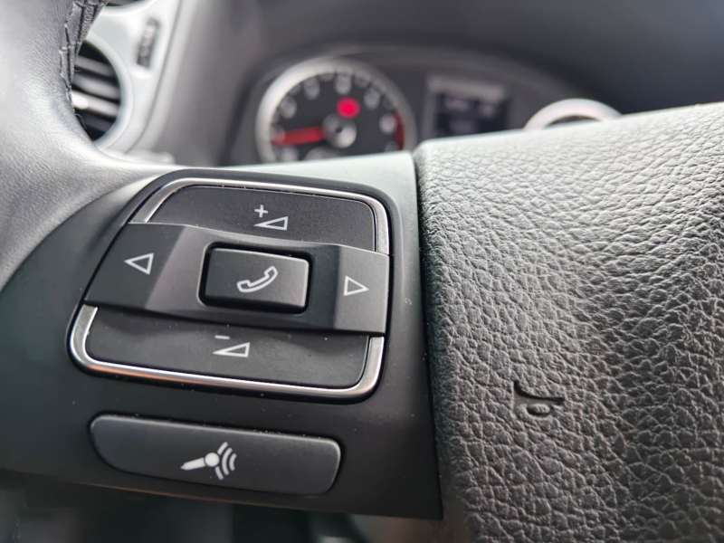 2015 VOLKSWAGEN TIGUAN 118 TSI , auto, low kilometers, $ 9999 Great city suv.
