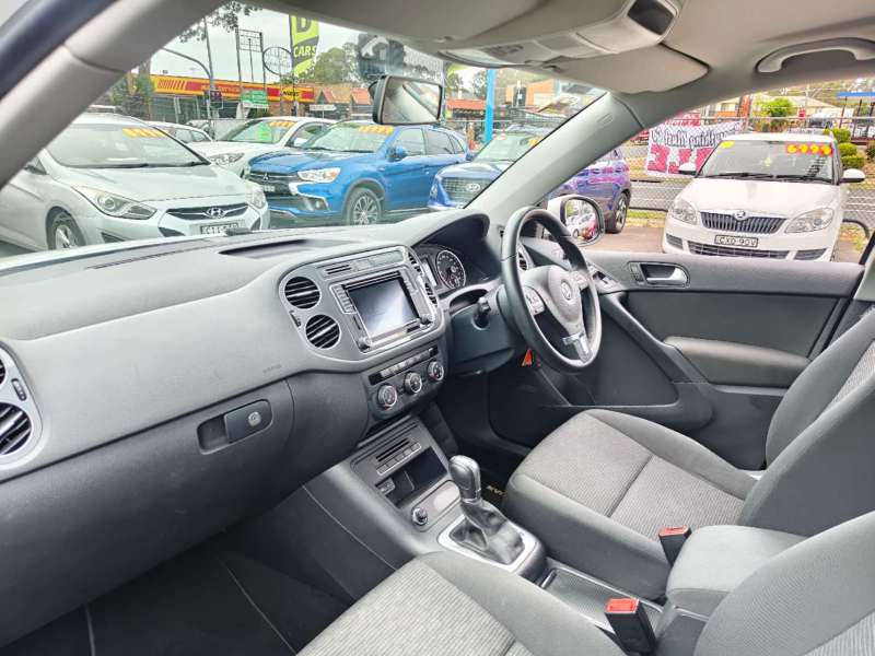 2015 VOLKSWAGEN TIGUAN 118 TSI , auto, low kilometers, $ 9999 Great city suv.