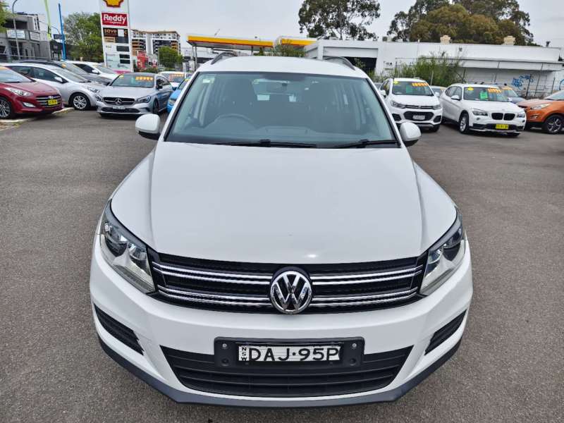 2015 VOLKSWAGEN TIGUAN 118 TSI , auto, low kilometers, $ 9999 Great city suv.