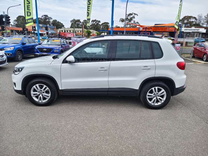 2015 VOLKSWAGEN TIGUAN 118 TSI , auto, low kilometers, $ 9999 Great city suv.