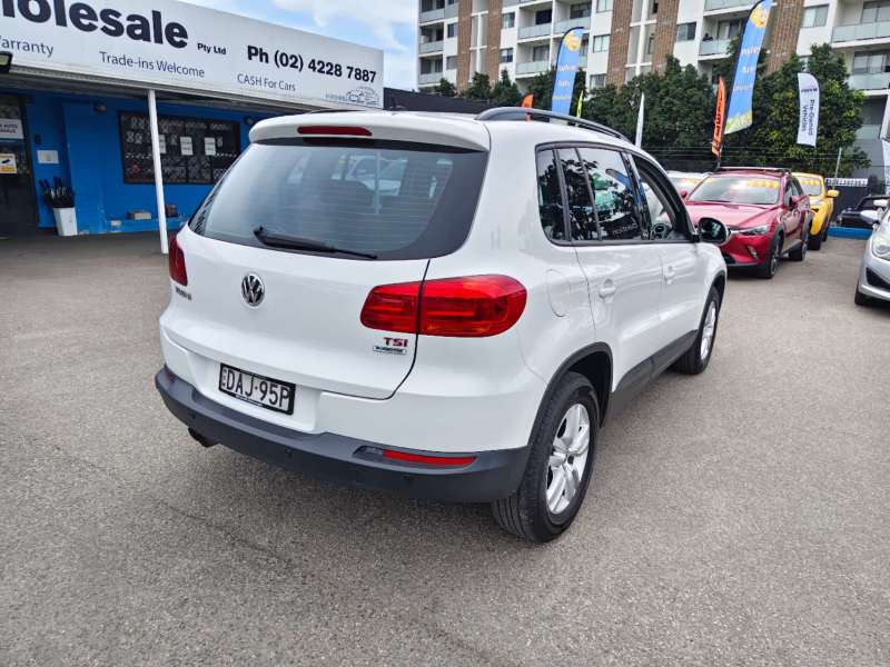 2015 VOLKSWAGEN TIGUAN 118 TSI , auto, low kilometers, $ 9999 Great city suv.