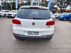 2015 VOLKSWAGEN TIGUAN 118 TSI , auto, low kilometers, $ 9999 Great city suv.