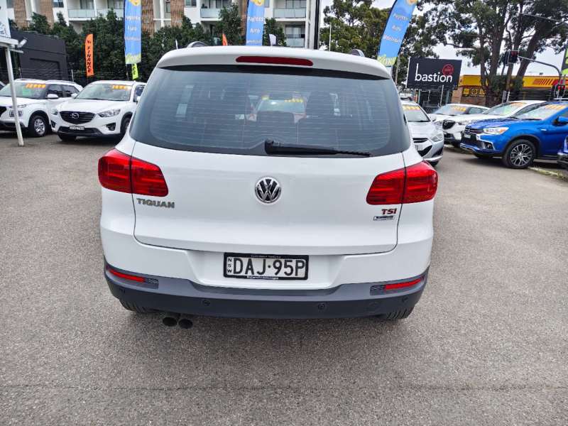 2015 VOLKSWAGEN TIGUAN 118 TSI , auto, low kilometers, $ 9999 Great city suv.