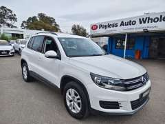 2015 VOLKSWAGEN TIGUAN 118 TSI , auto, low kilometers, $ 9999 Great city suv.