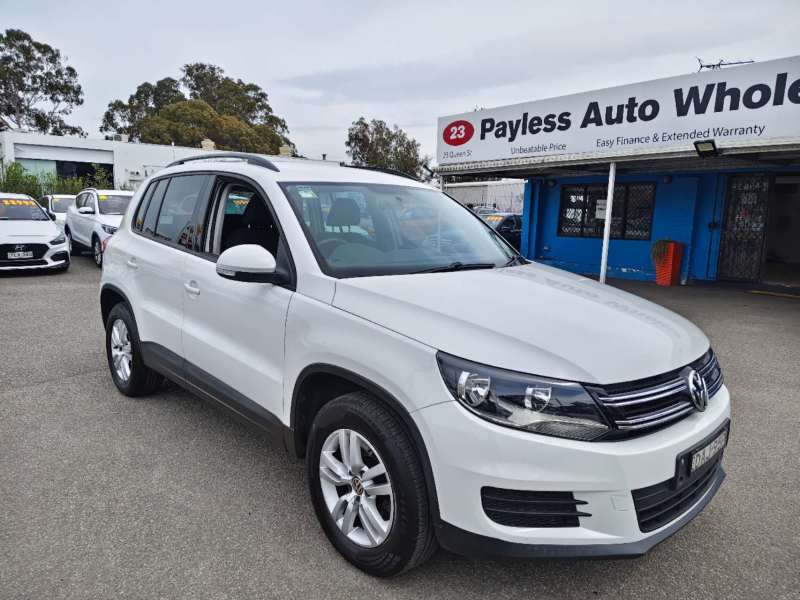 2015 VOLKSWAGEN TIGUAN 118 TSI , auto, low kilometers, $ 9999 Great city suv.