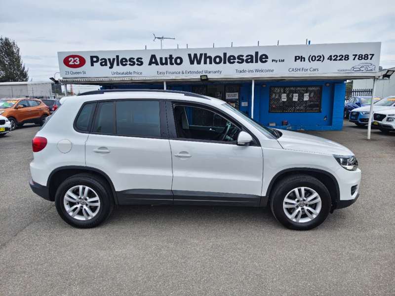 2015 VOLKSWAGEN TIGUAN 118 TSI , auto, low kilometers, $ 9999 Great city suv.