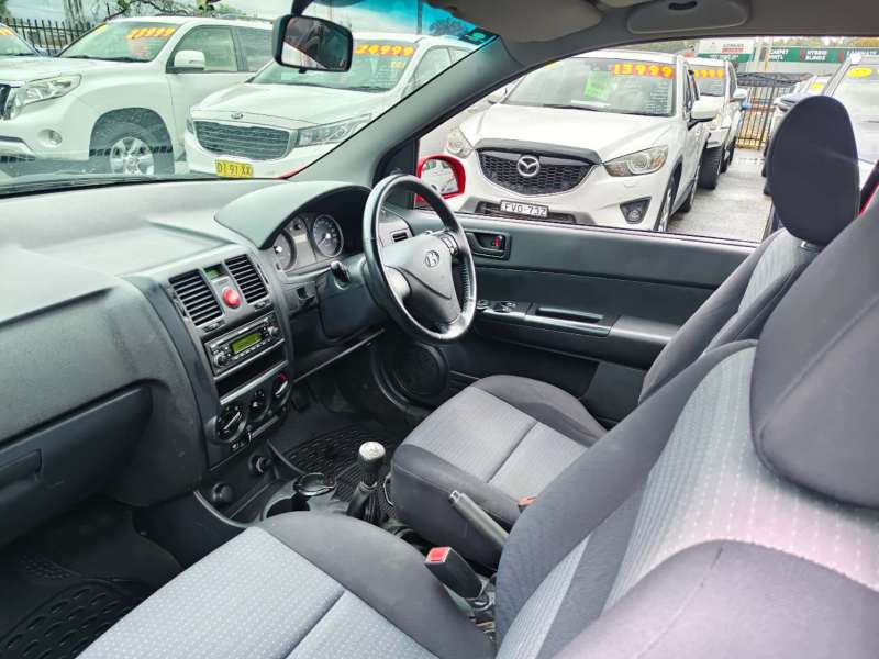 2009 HYUNDAI GETZ SX, manual, low kilometers, $ 4750 Great 1st car.