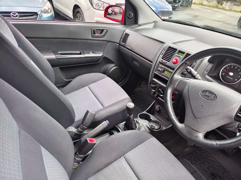 2009 HYUNDAI GETZ SX, manual, low kilometers, $ 4750 Great 1st car.