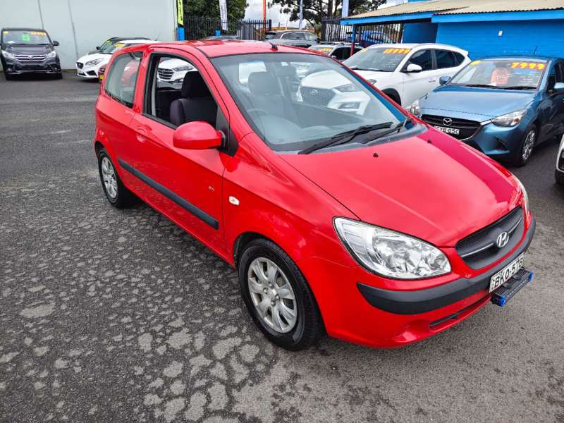 2009 HYUNDAI GETZ SX, manual, low kilometers, $ 4750 Great 1st car.