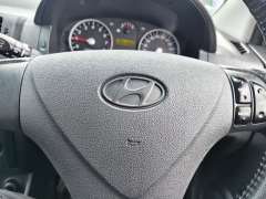 2009 HYUNDAI GETZ SX, manual, low kilometers, $ 4750 Great 1st car.