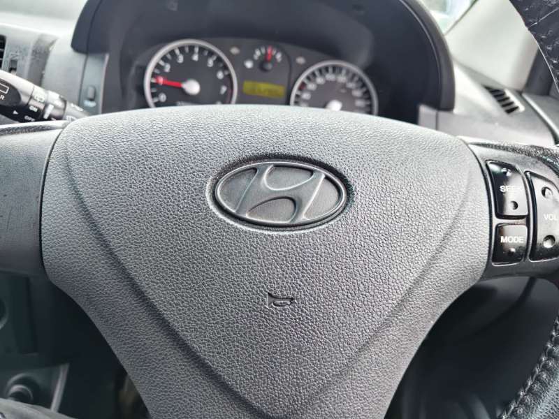 2009 HYUNDAI GETZ SX, manual, low kilometers, $ 4750 Great 1st car.