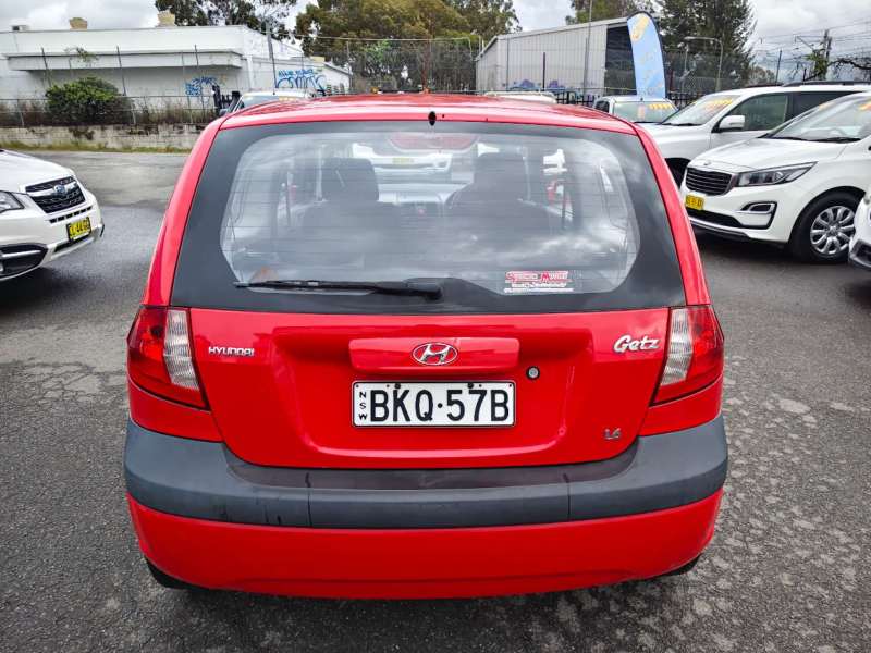 2009 HYUNDAI GETZ SX, manual, low kilometers, $ 4750 Great 1st car.