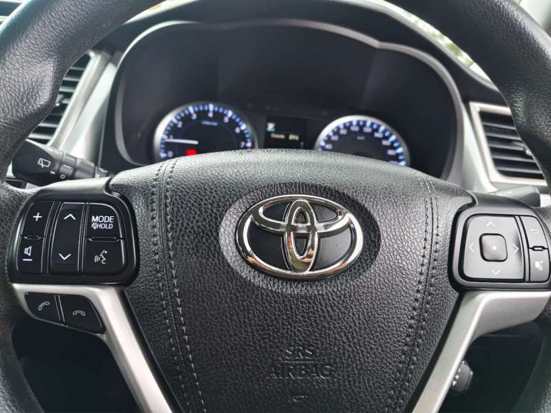 2017 TOYOTA KLUGER GX (4x4), 7seats, low kilometers, $24999 Nice family suv.