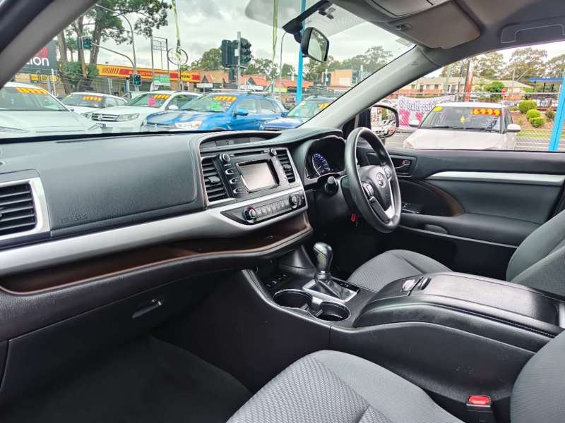 2017 TOYOTA KLUGER GX (4x4), 7seats, low kilometers, $24999 Nice family suv.