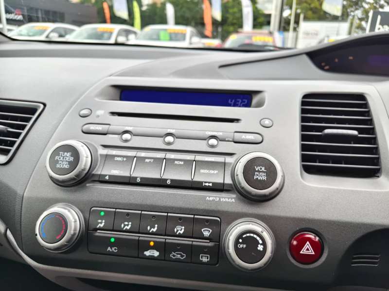 2010 HONDA CIVIC VTi, Limited Edition, auto, low kilometers, $ 7999 Great 1st car.