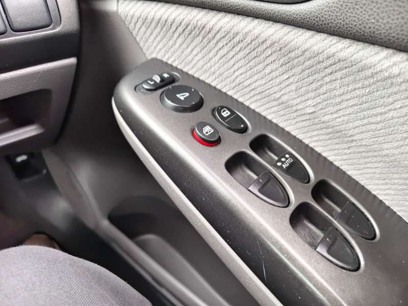 2010 HONDA CIVIC VTi, Limited Edition, auto, low kilometers, $ 7999 Great 1st car.