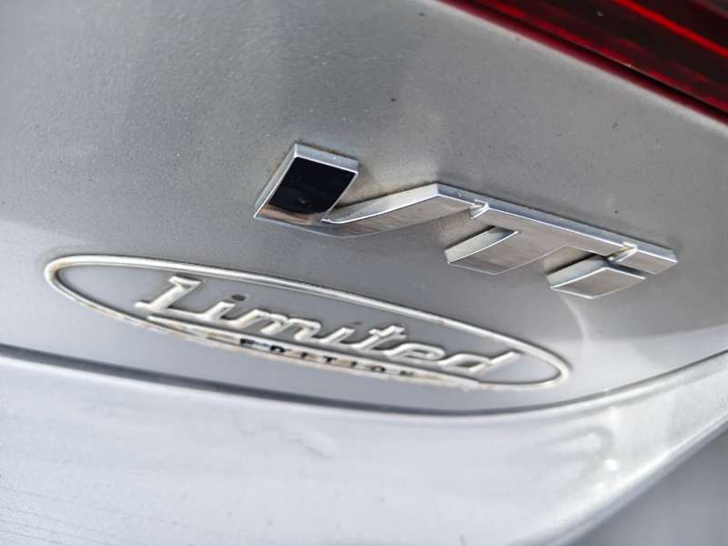 2010 HONDA CIVIC VTi, Limited Edition, auto, low kilometers, $ 7999 Great 1st car.