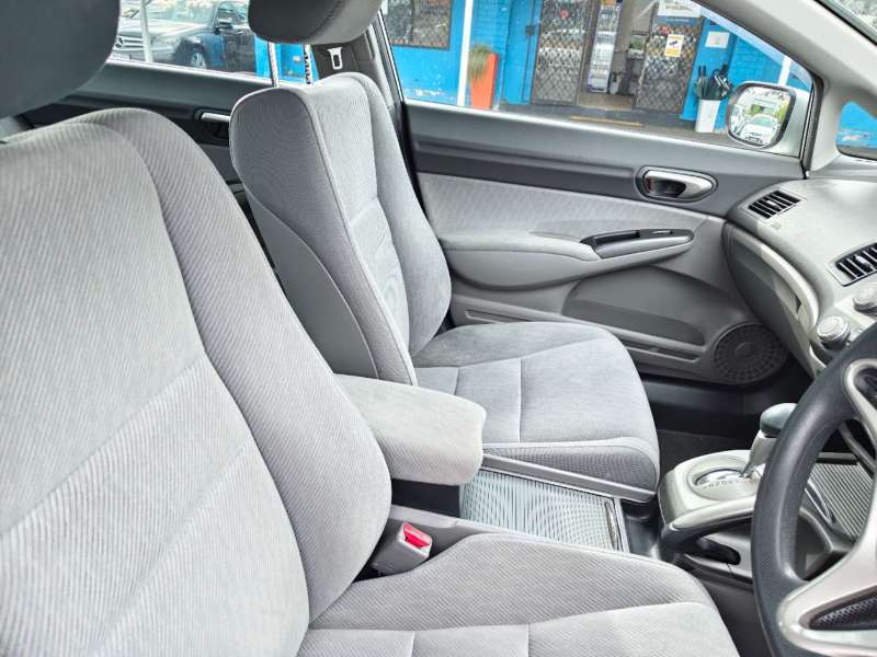 2010 HONDA CIVIC VTi, Limited Edition, auto, low kilometers, $ 7999 Great 1st car.