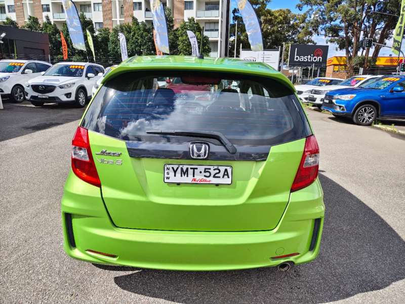 2013 HONDA JAZZ VIBE-S, auto, Top of the range, sporty looking, $ 8999 Great 1st car.
