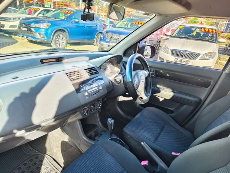 2008 SUZUKI SWIFT -auto, $ 4500 Cheap reliable 1st car.