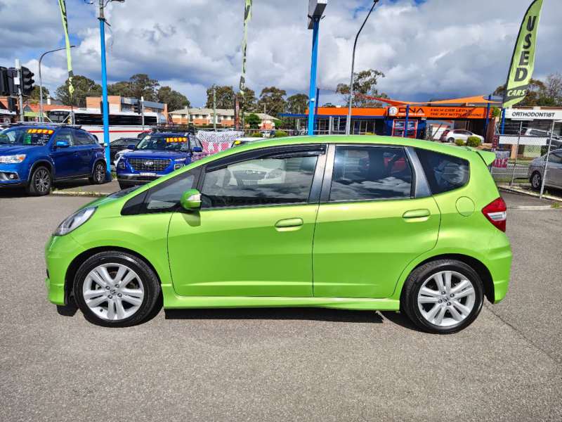 2013 HONDA JAZZ VIBE-S, auto, Top of the range, sporty looking, $ 8999 Great 1st car.