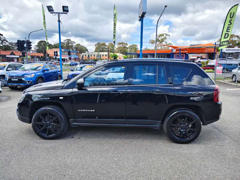 2013 JEEP COMPASS SPORT , auto, low kilometers, $ 6999 Great 1st car.