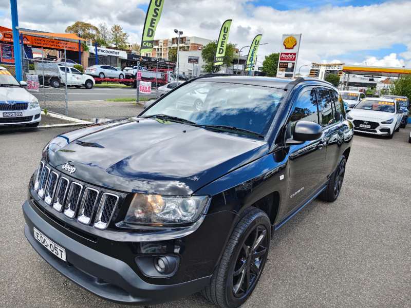 2013 JEEP COMPASS SPORT , auto, low kilometers, $ 6999 Great 1st car.