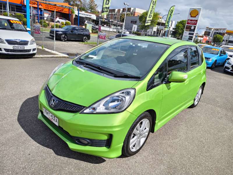 2013 HONDA JAZZ VIBE-S, auto, Top of the range, sporty looking, $ 8999 Great 1st car.