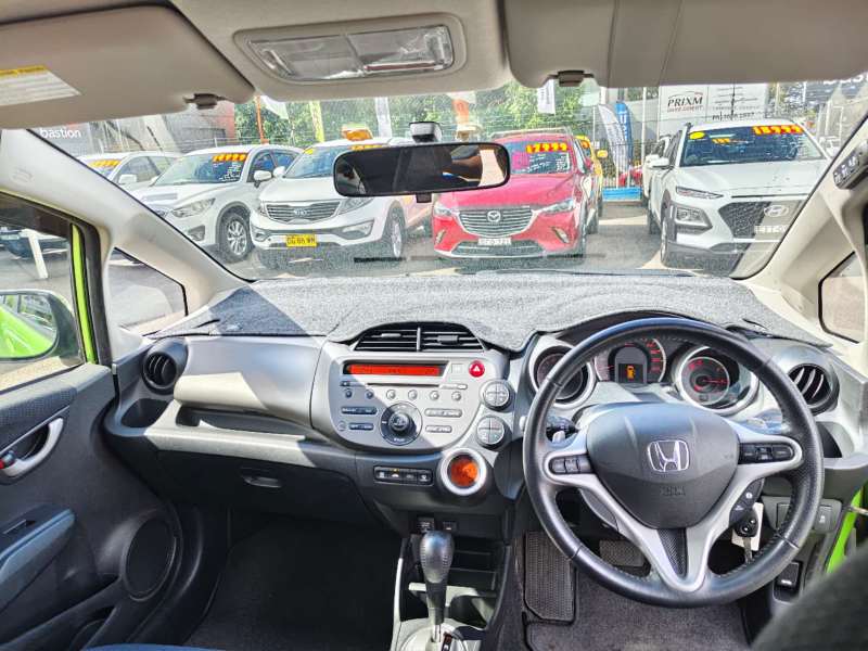 2013 HONDA JAZZ VIBE-S, auto, Top of the range, sporty looking, $ 8999 Great 1st car.