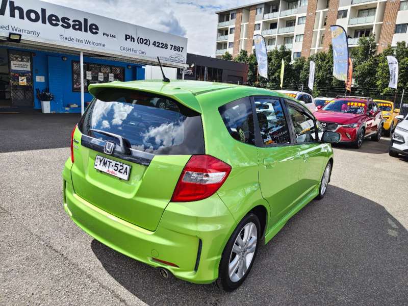2013 HONDA JAZZ VIBE-S, auto, Top of the range, sporty looking, $ 8999 Great 1st car.