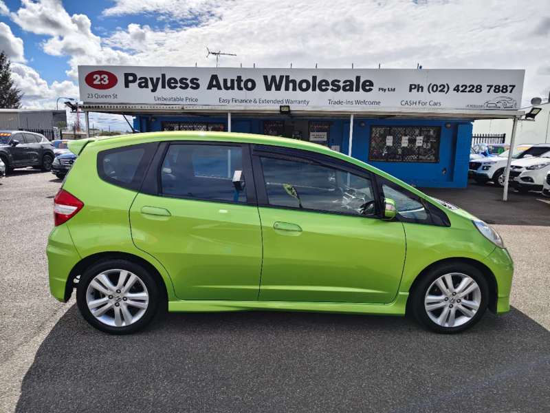 2013 HONDA JAZZ VIBE-S, auto, Top of the range, sporty looking, $ 8999 Great 1st car.