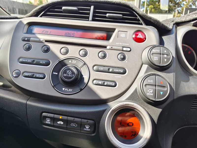 2013 HONDA JAZZ VIBE-S, auto, Top of the range, sporty looking, $ 8999 Great 1st car.