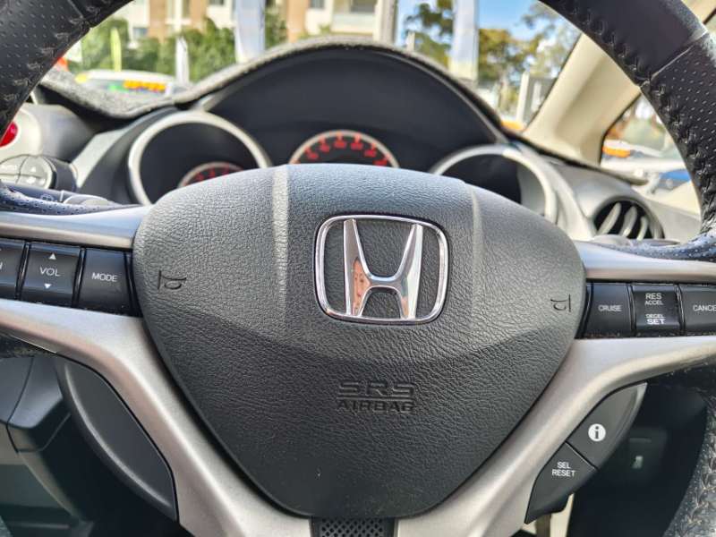 2013 HONDA JAZZ VIBE-S, auto, Top of the range, sporty looking, $ 8999 Great 1st car.
