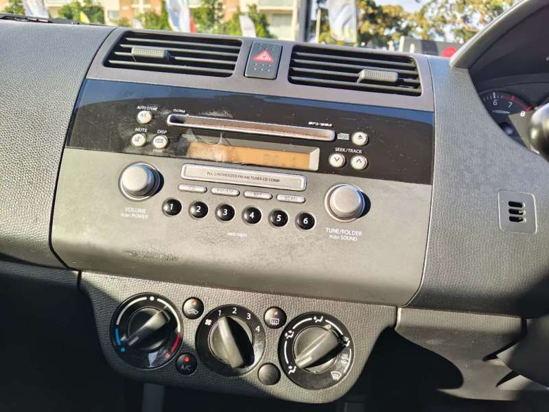 2008 SUZUKI SWIFT -auto, $ 4500 Cheap reliable 1st car.
