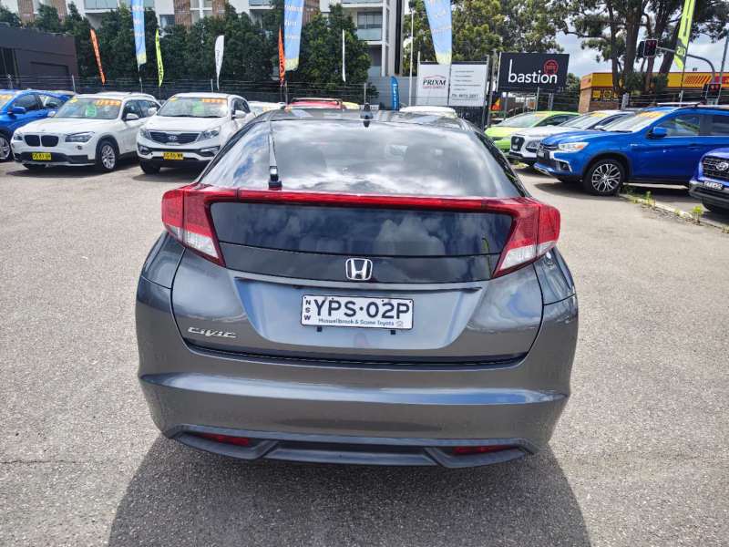 2015 HONDA CIVIC VTi-S auto, low kilometers, $ 11999 Great 1st car.