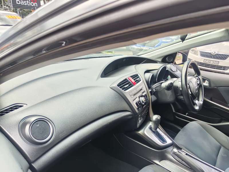 2015 HONDA CIVIC VTi-S auto, low kilometers, $ 11999 Great 1st car.