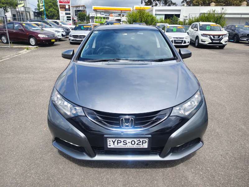2015 HONDA CIVIC VTi-S auto, low kilometers, $ 11999 Great 1st car.