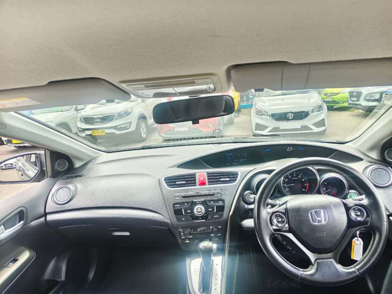 2015 HONDA CIVIC VTi-S auto, low kilometers, $ 11999 Great 1st car.