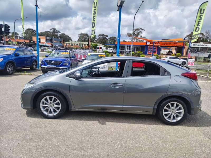 2015 HONDA CIVIC VTi-S auto, low kilometers, $ 11999 Great 1st car.