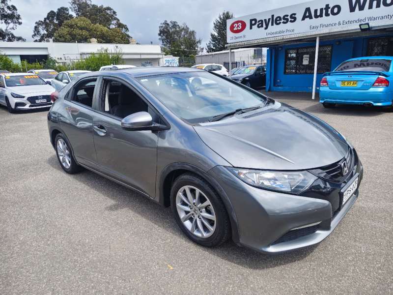 2015 HONDA CIVIC VTi-S auto, low kilometers, $ 11999 Great 1st car.