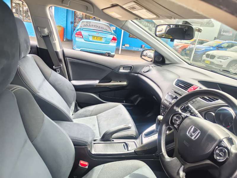 2015 HONDA CIVIC VTi-S auto, low kilometers, $ 11999 Great 1st car.