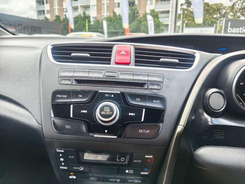 2015 HONDA CIVIC VTi-S auto, low kilometers, $ 11999 Great 1st car.